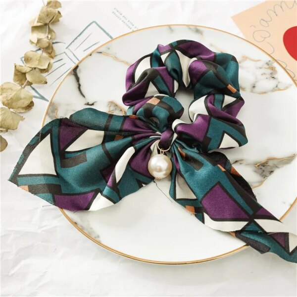 Chouchou cheveux en mousseline & soie avec nœud papillon et perles – style coréen