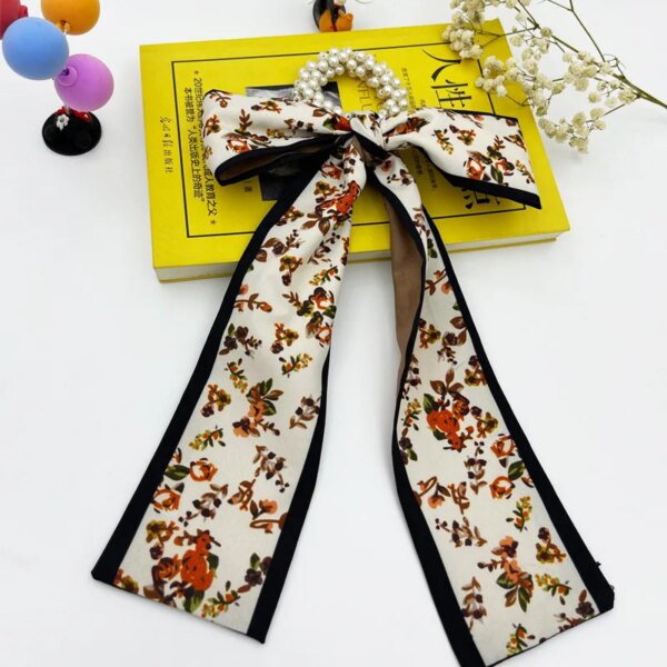 32533-b3ae94.jpg Chouchou cheveux en satin avec perles – accessoire de mode femme et fille avec long ruban