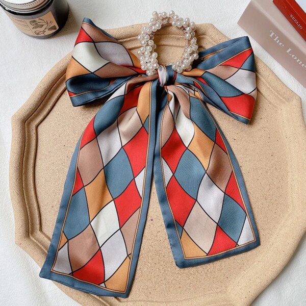 32543-2f09c0.jpg Chouchou cheveux en satin avec perles – accessoire de mode femme et fille avec long ruban